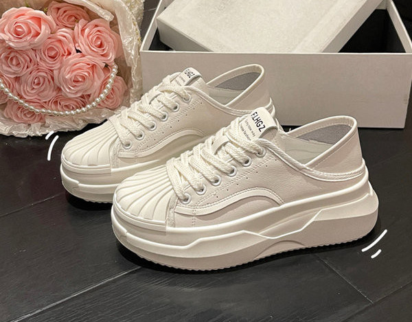 Naiste nahast tossud 6 cm kõrge talla ja paeltega