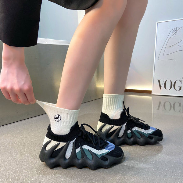 Női sportcipő - hálós zokni típus