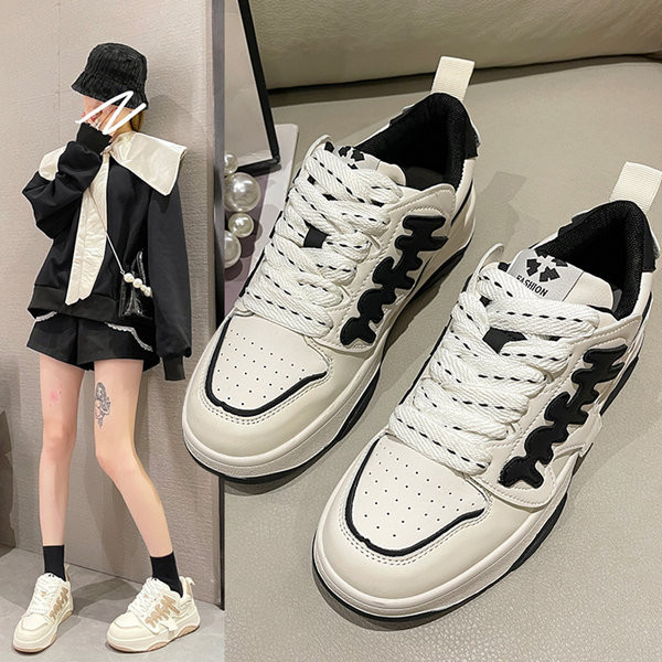 Naiste vabaaja tasase tallaga kunstnahast tossud