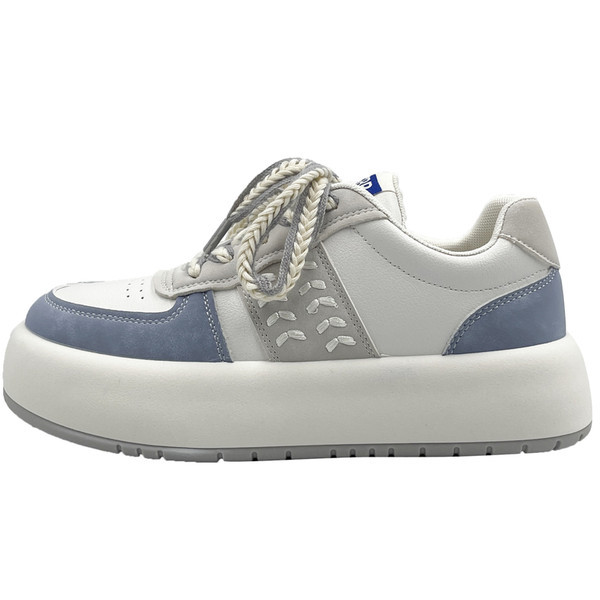 Új modell női tornacipők lapos talppal - három színben