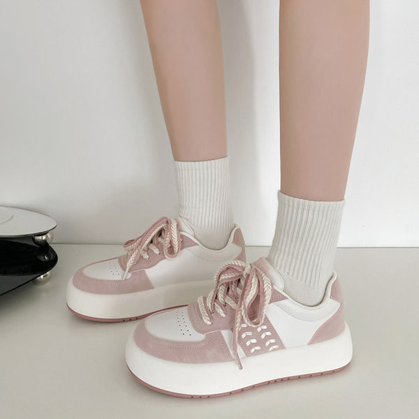 Új modell női tornacipők lapos talppal - három színben