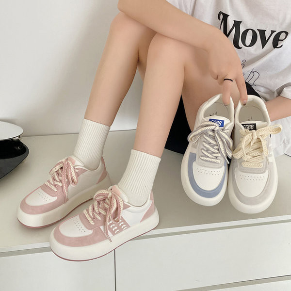 Új modell női tornacipők lapos talppal - három színben