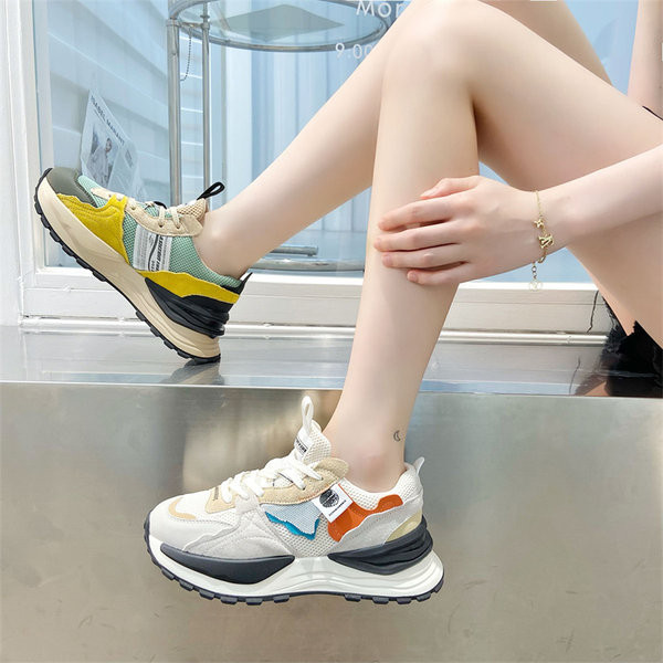 Γυναικεία casual sneakers με πολύχρωμα στοιχεία