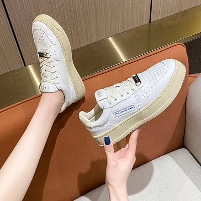 Γυναικεία αθλητικά sneakers με επίπεδη σόλα