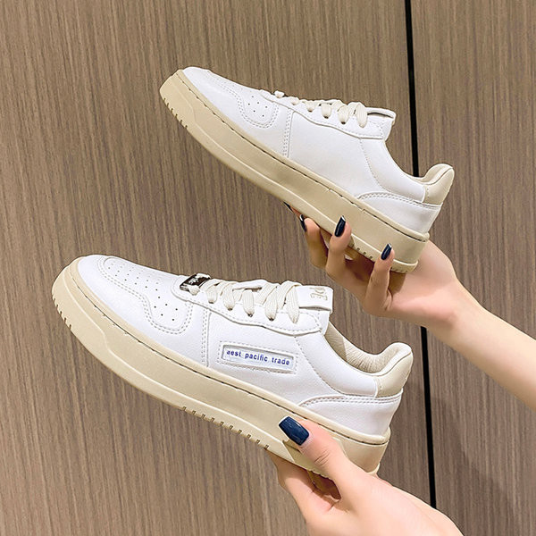 Γυναικεία αθλητικά sneakers με επίπεδη σόλα