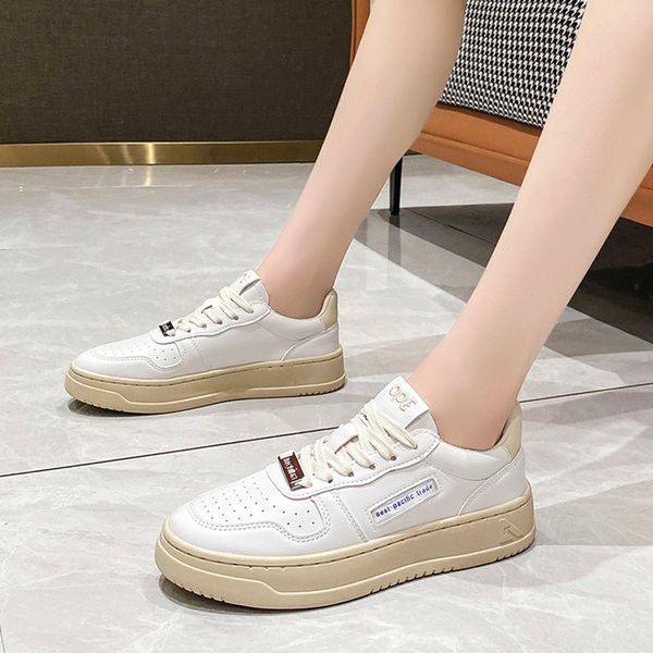 Γυναικεία αθλητικά sneakers με επίπεδη σόλα