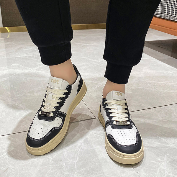 Γυναικεία αθλητικά sneakers με επίπεδη σόλα