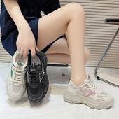 Fűzős, magas talpú női tornacipő több színben