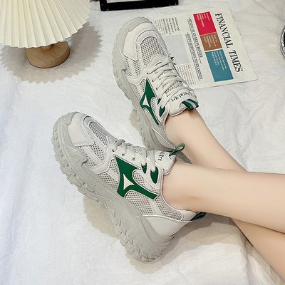 Fűzős, magas talpú női tornacipő több színben