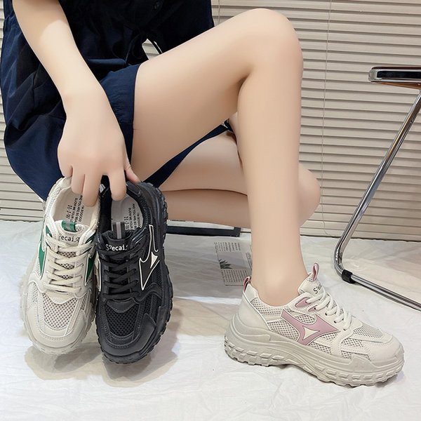 Fűzős, magas talpú női tornacipő több színben