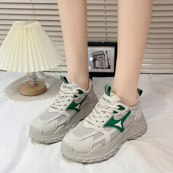 Fűzős, magas talpú női tornacipő több színben