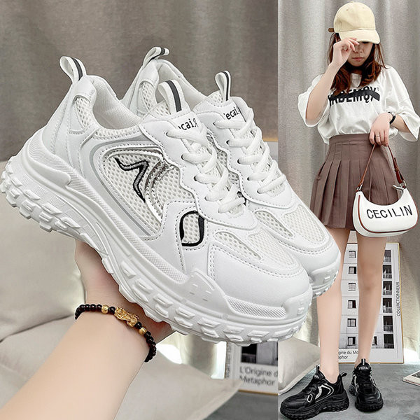 Légáteresztő anyagból készült, 6 cm magas talpú női tornacipő új modellje