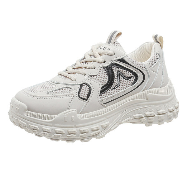 Légáteresztő anyagból készült, 6 cm magas talpú női tornacipő új modellje