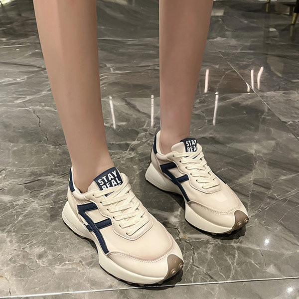 Női sportcipő durva talppal