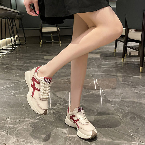 Női sportcipő durva talppal