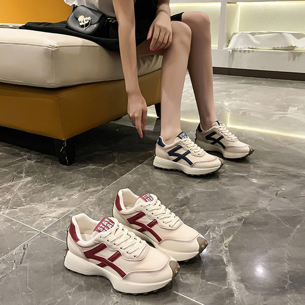 Női sportcipő durva talppal