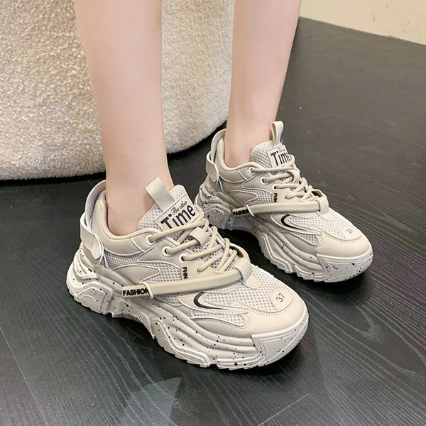 Divatos tornacipő 5 cm magas talppal nőknek