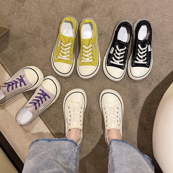 Lapos talpú, fűzős textil tornacipő mindennapi használatra