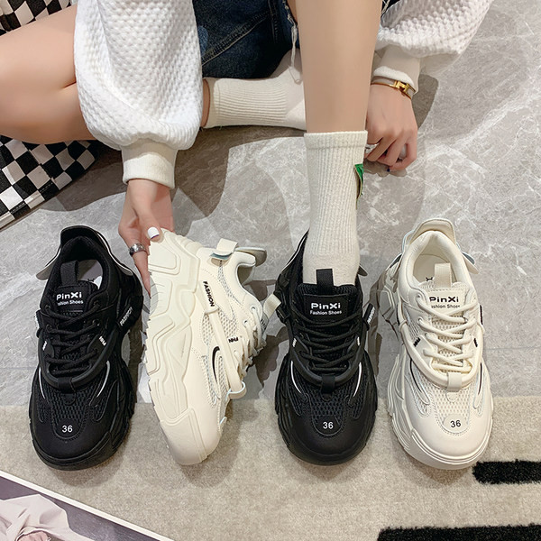 Novi model ženskih prozračnih tenisica s grubim đonom