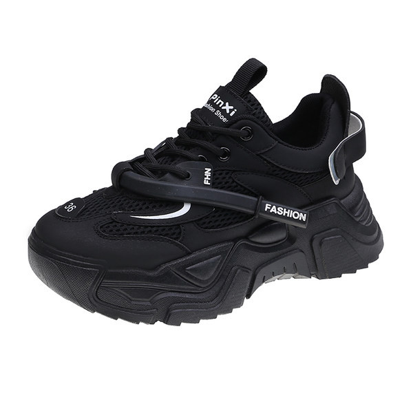 Novi model ženskih prozračnih tenisica s grubim đonom