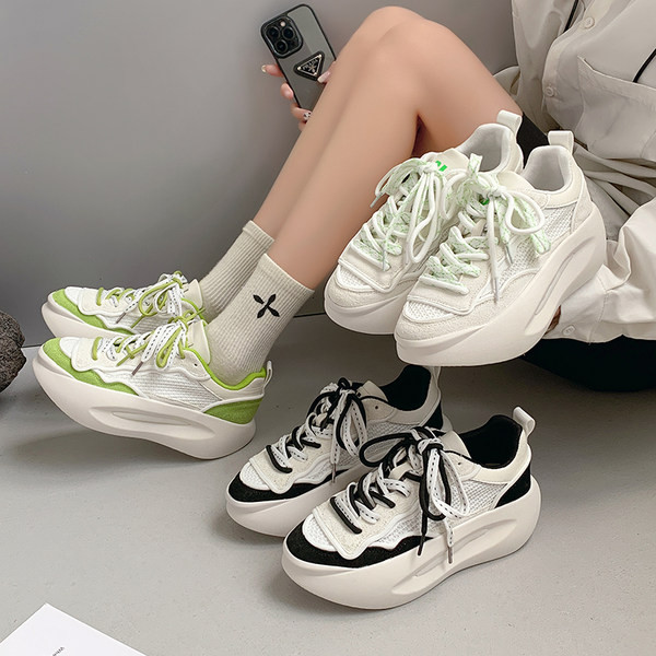 Kareda tallaga sporditossud naistele