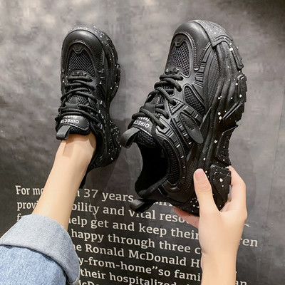 Ženske tenisice sa skupom točkica na potplatu