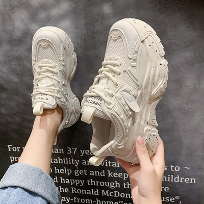 Ženske tenisice sa skupom točkica na potplatu