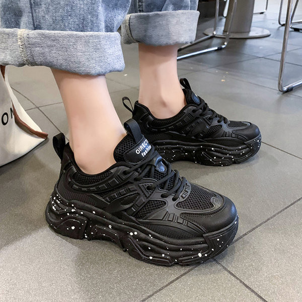 Ženske tenisice sa skupom točkica na potplatu