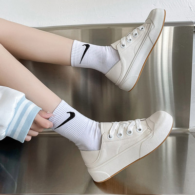 Női sportcipő magas talppal, két színben