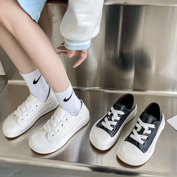 Női sportcipő magas talppal, két színben