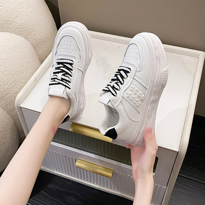 Bőr női tornacipő magas talppal 4,5 cm