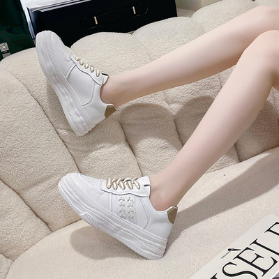 Bőr női tornacipő magas talppal 4,5 cm