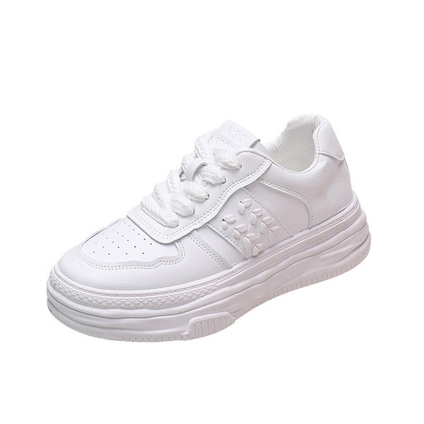 Bőr női tornacipő magas talppal 4,5 cm