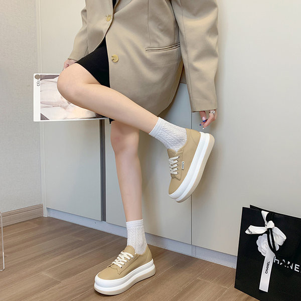 Novi model ženskih zaobljenih tenisica sa vezicama