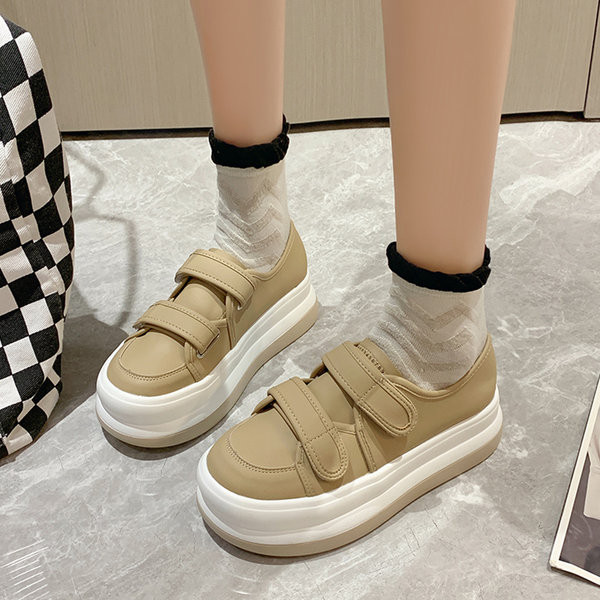 Γυναικεία sneakers με πλατφόρμα και κούμπωμα velcro