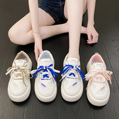 Νέο μοντέλο γυναικεία δερμάτινα sneakers με επίπεδη σόλα και χρωματιστά κορδόνια