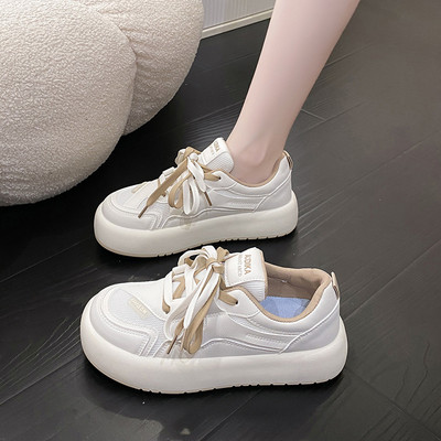 Νέο μοντέλο γυναικεία δερμάτινα sneakers με επίπεδη σόλα και χρωματιστά κορδόνια