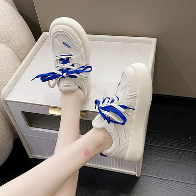 Νέο μοντέλο γυναικεία δερμάτινα sneakers με επίπεδη σόλα και χρωματιστά κορδόνια