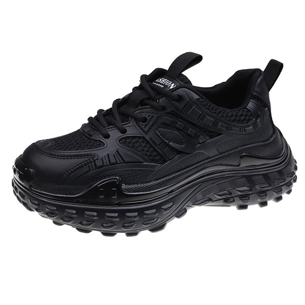 Női sportcipő durva talppal