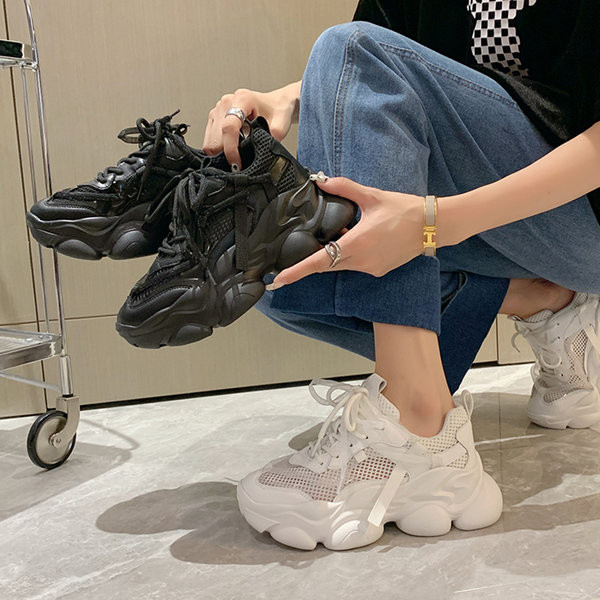 Női tornacipő platformmal és hálóval