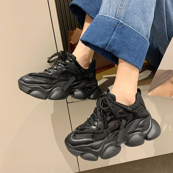 Női tornacipő platformmal és hálóval