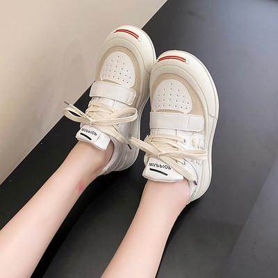 Uus mudel paelte ja pealdisega naiste nahast tossud