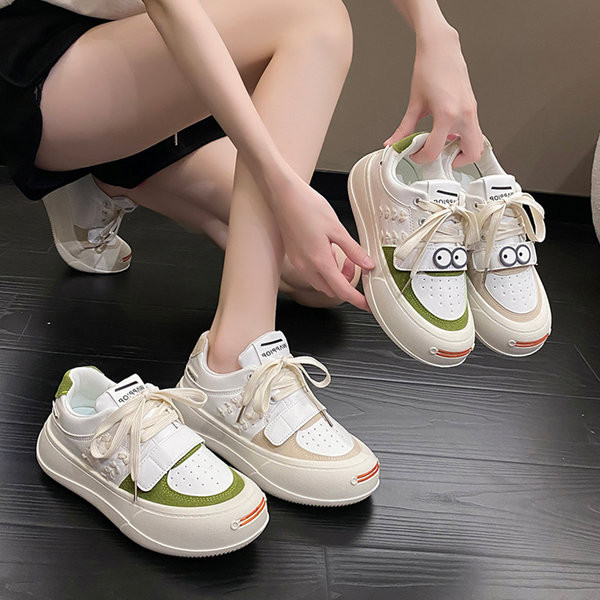 Uus mudel paelte ja pealdisega naiste nahast tossud