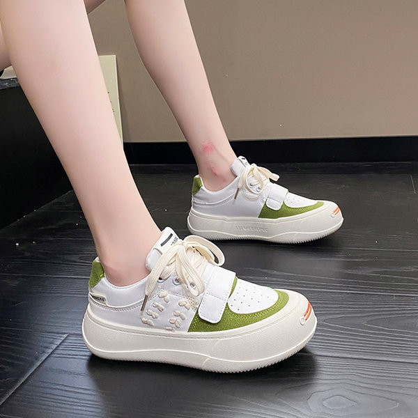 Uus mudel paelte ja pealdisega naiste nahast tossud