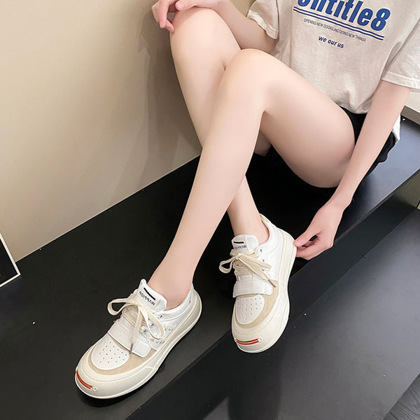 Uus mudel paelte ja pealdisega naiste nahast tossud