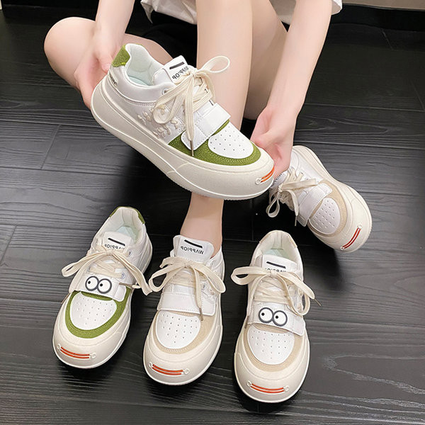 Uus mudel paelte ja pealdisega naiste nahast tossud