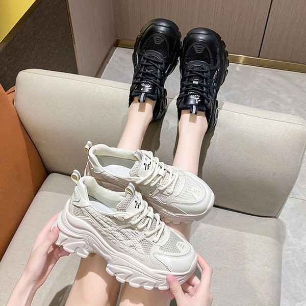 Új női tornacipő - két színben