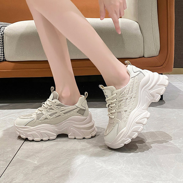 Új női tornacipő - két színben