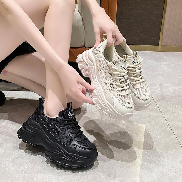 Új női tornacipő - két színben