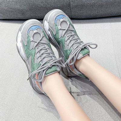 Alkalmi női sportcipő durva talppal